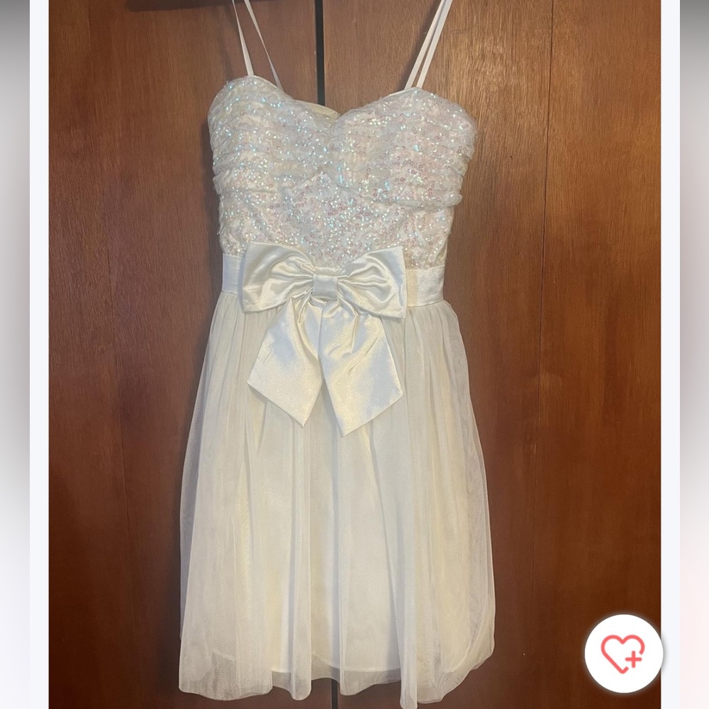 White Juniors size 5 short dress